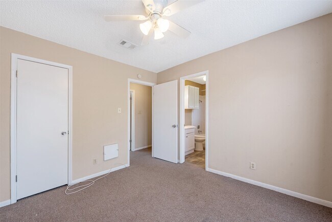 Building Photo - 12400 Brookglade Cir