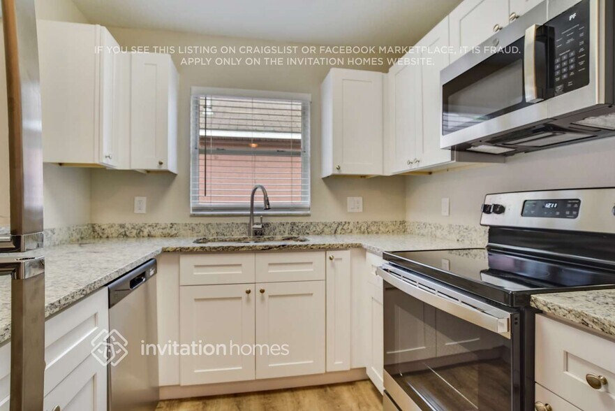 Building Photo - 1152 Golden Gate Ave