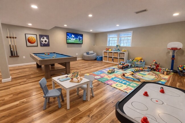 Building Photo - 198 Stonehaven Dr