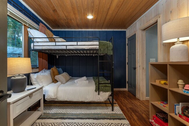 Building Photo - 401 Lookout Dr