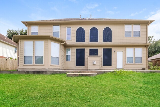 Building Photo - 18722 Racquet Sports Way