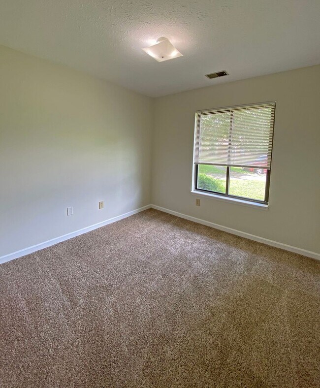 Building Photo - Spacious, All Electric 3 BR House! Fenced Backyard! W/D Hookups, Off-Street Parking