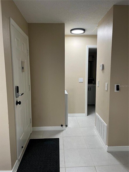Building Photo - 211 Thorn Tree Place Unit 211