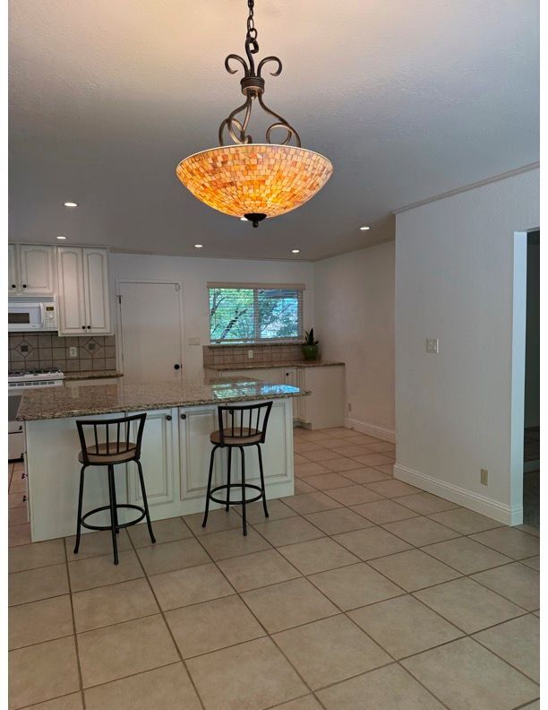Building Photo - 5753 Reynaud Ct