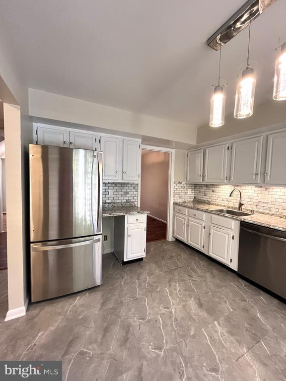 Building Photo - 10704 Muirfield Dr