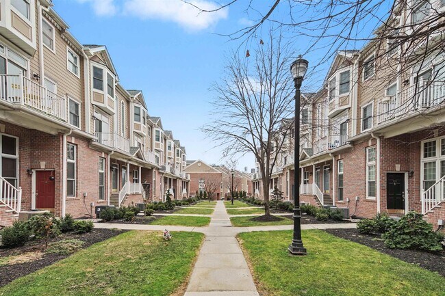 Building Photo - 354 Oswego Ct