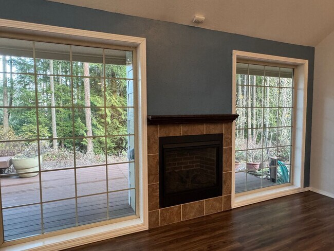 Building Photo - Poulsbo - perfectly charming 2 story with main floor primary suite