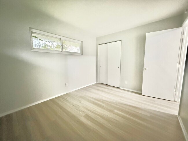 Building Photo - 3 bed 2 bath Great Neighborhood!!