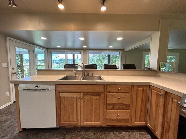 Building Photo - Stunning Views! Secluded 2 Bed, 1 Bath Gem!