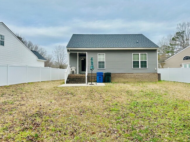 Building Photo - 3 BD, 2 BA Home in Wilson