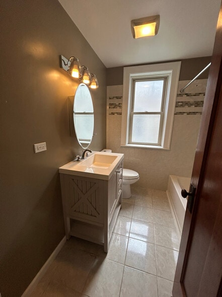 Building Photo - 3227 N Albany Ave