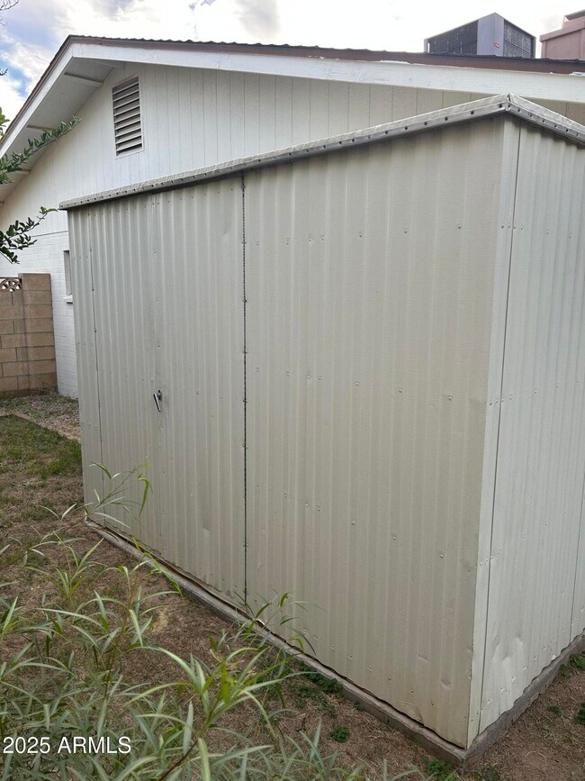 Building Photo - 6120 E Hobart St