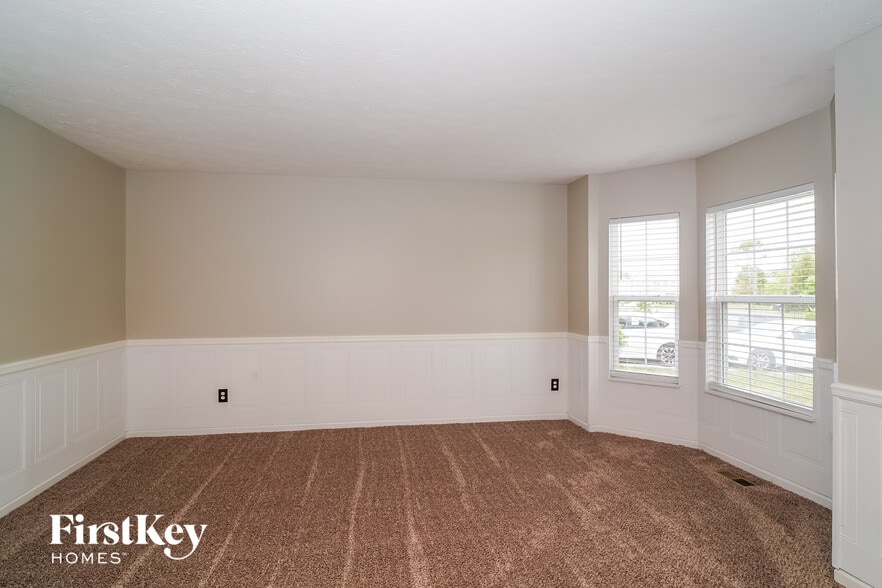 Building Photo - 2323 S Moeller Cir