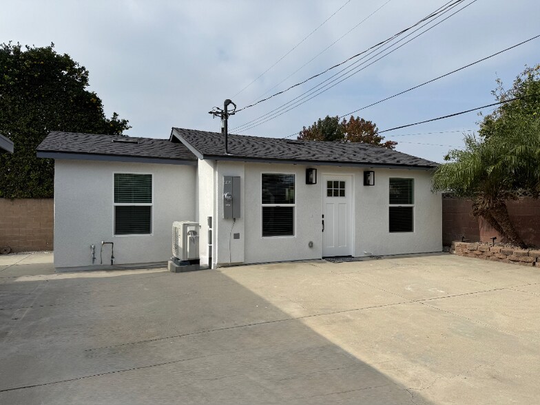 Building Photo - 7141 El Verano Dr