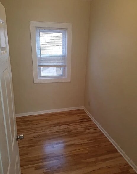 2477 Dousman - 2nd Bedroom With Closet - 2477-2479 N Dousman St