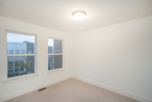 Building Photo - 3718 Lausanne Dr