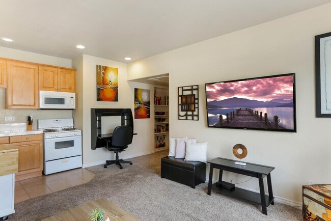 Building Photo - 3170 Levante St