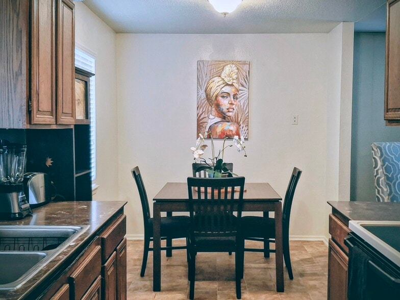 Building Photo - 1409 Paseo del Oro