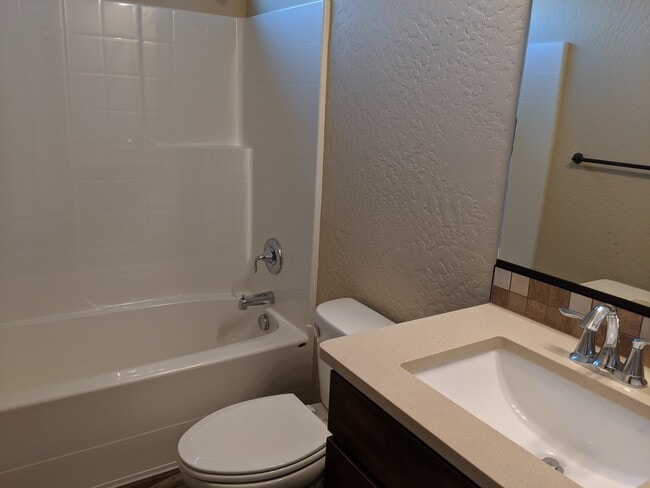 Building Photo - 4 Bed 2 Bath Rancher in Post Falls