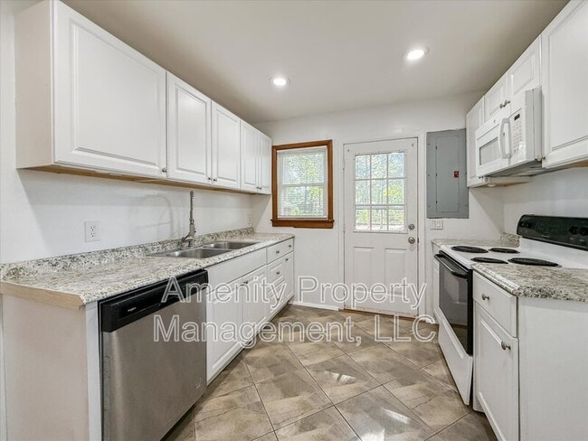 Building Photo - 12 Northampton Dr