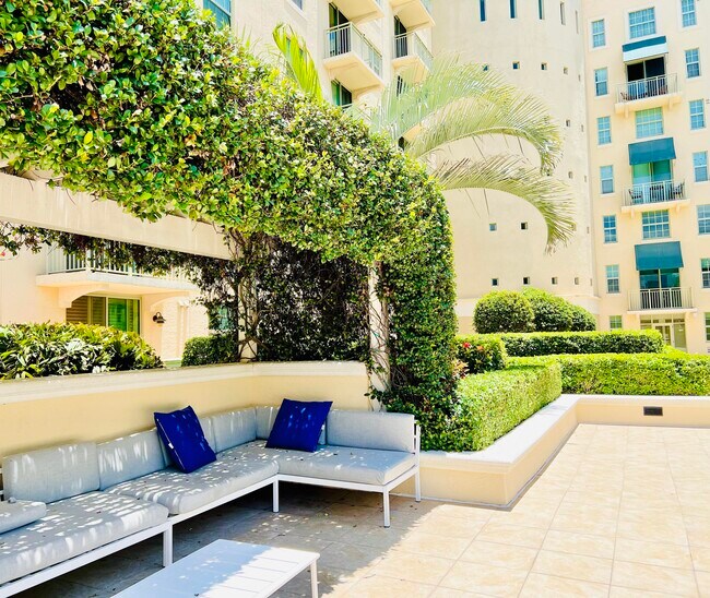 Building Photo - 610 Clematis St