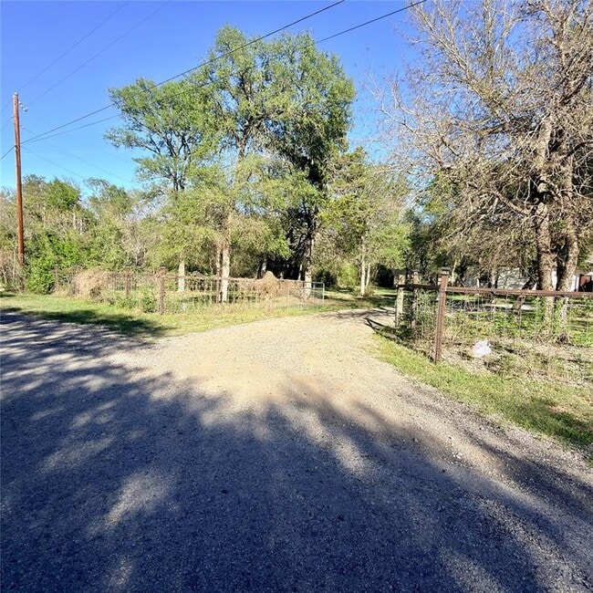 Building Photo - 127 Comanche Trail