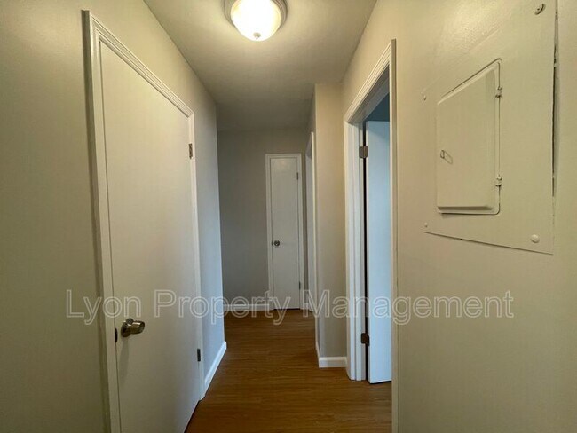 Building Photo - 235 Weeden St
