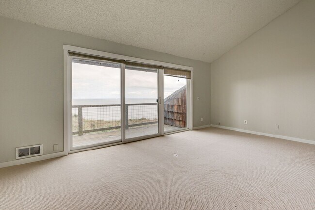 Building Photo - 3 Bedroom Condo on West Beach Bluffs **$500 off the first months rent**
