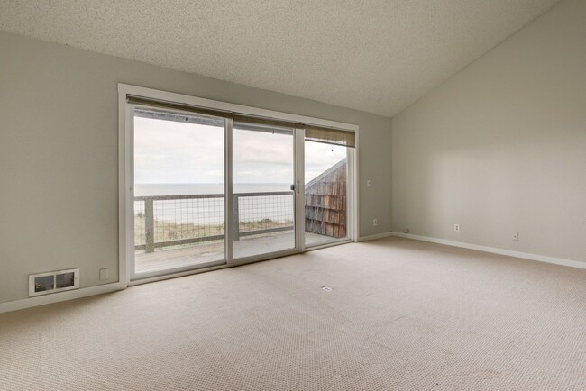 Building Photo - 3 Bedroom Condo on West Beach Bluffs