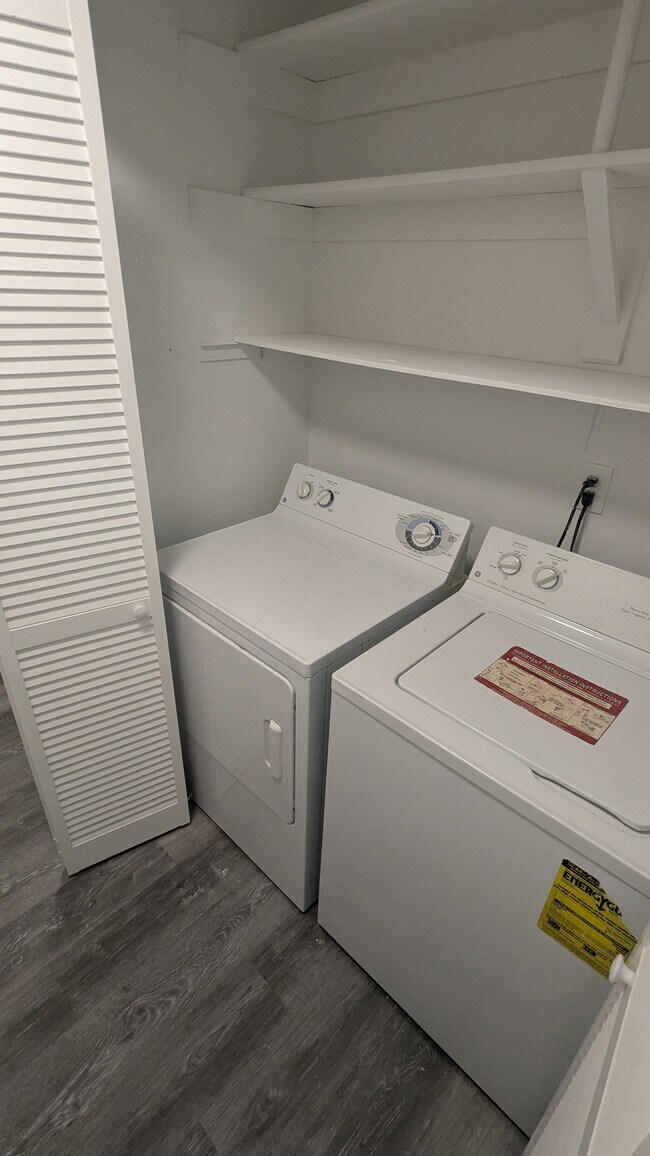 In Unit Washer Dryer - 824 Orlando St