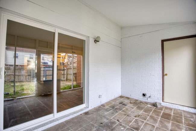 Building Photo - 5721 E Hastings Arch