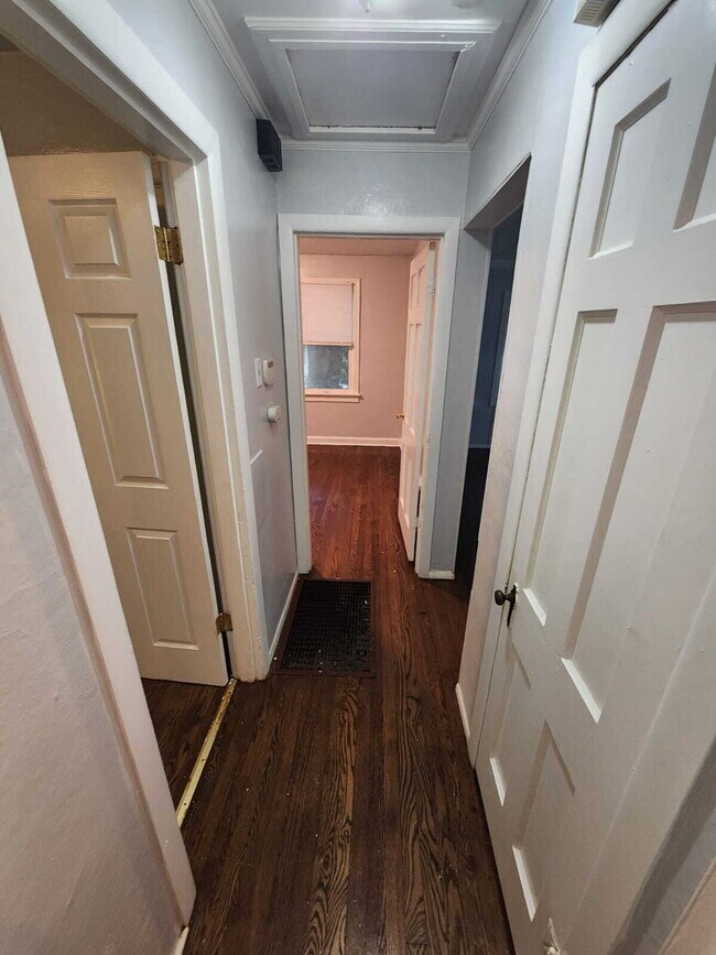 Building Photo - "Charming 2-Bedroom Home in Flordell Hills – Cozy Living with 996 Sq Ft of Comfort!"