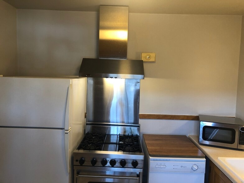 Kitchen with Viking range/oven and dishwasher - 2115 Randolph Ave
