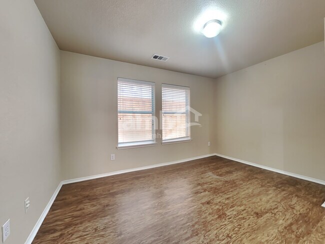 Building Photo - 2120 Malone Dr