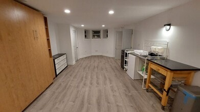 Building Photo - 47 Clifford St