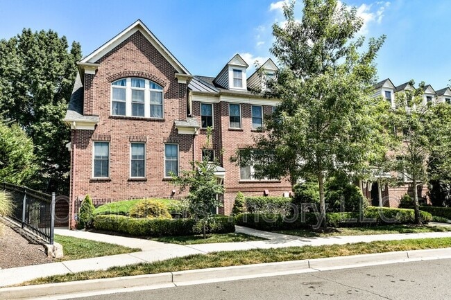 Building Photo - 3537 S Four Mile Run Dr