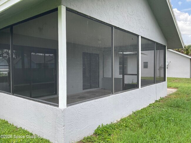 Building Photo - 1712 Valcourt St NW