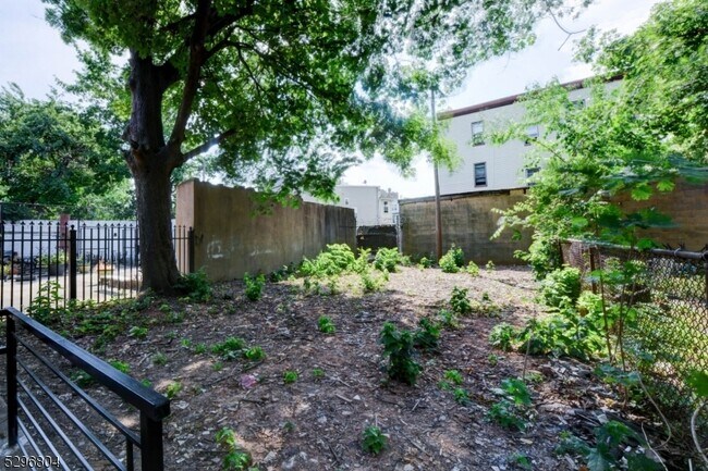 Building Photo - 477 S 20th St