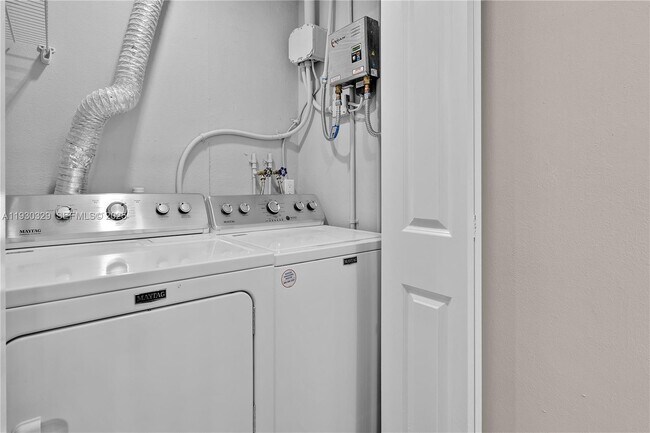 Building Photo - 2217 NW 4th Ave