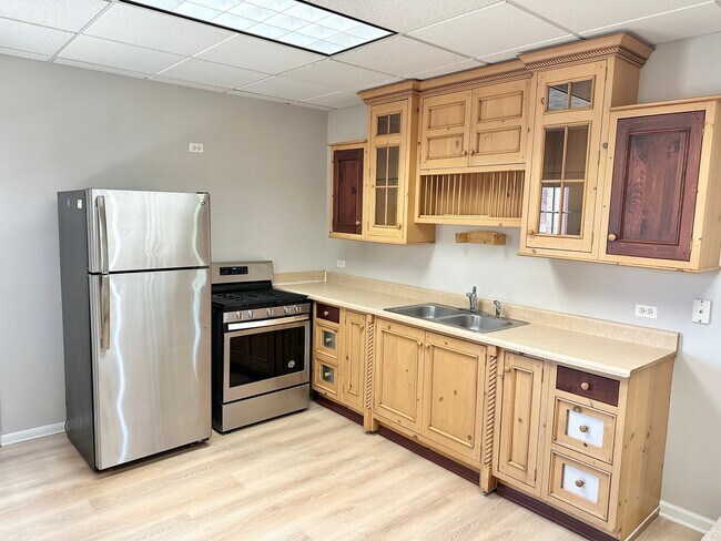 Building Photo - 40 Crystal St