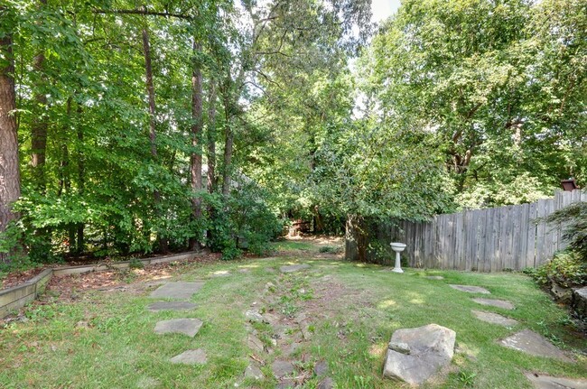 Building Photo - Excellent Location - Marietta Townhome - $...