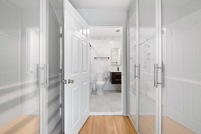 Building Photo - 88 Monroe St