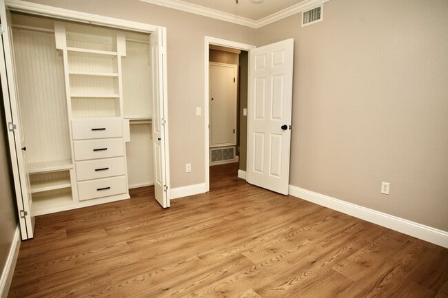 Building Photo - 3br 2ba in a Great Family Neighborhood