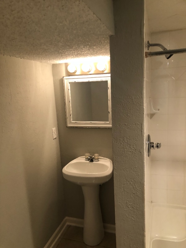 Building Photo - 11458 N Oak Trafficway