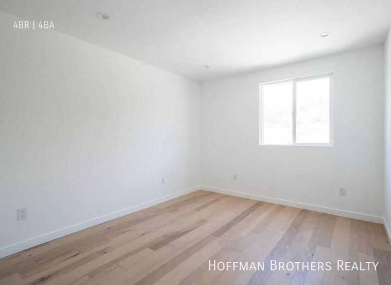 Building Photo - 2683 Roseview Ave