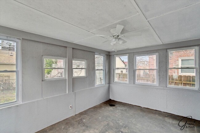 Building Photo - $1500 Large 3 bedroom home