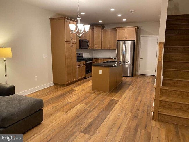 Building Photo - 1007 Morton Aly