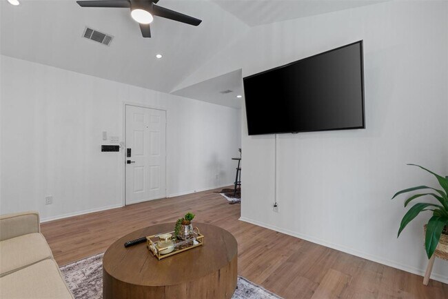 Building Photo - 6903 Deatonhill Dr