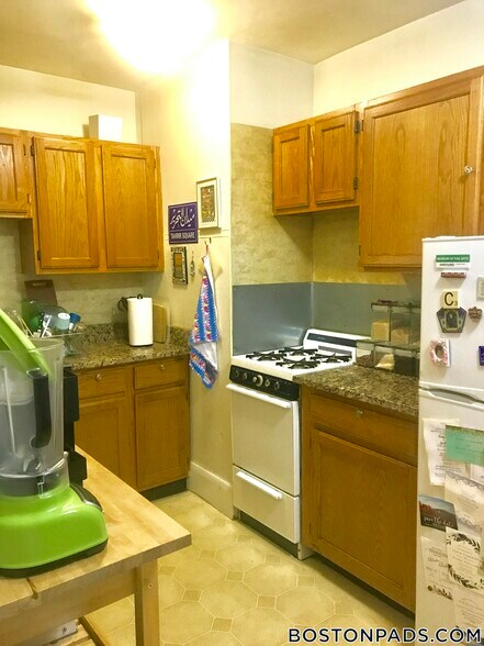 Building Photo - 349 Pleasant St