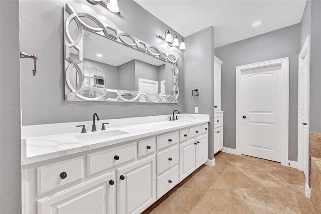 Building Photo - 210 Breezy Way